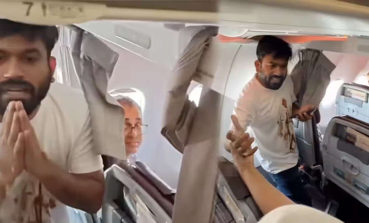 CJP ಪ್ರತಿಭಟನೆಗು ಮುನ್ನವೇ ವಿಮಾನದಲ್ಲೇ ಅಭಿಜಿತ್ ದೀಪ್ಕೆ ಪೊಲೀಸರ ವಶಕ್ಕೆ