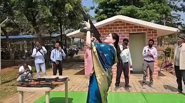 ಆಯುಧ ಪೂಜೆ ವೇಳೆ AK-47ನಿಂದ ಗುಂಡು ಹಾರಿಸಿದ ಮಹಿಳಾ ಐಪಿಎಸ್ ಅಧಿಕಾರಿ: ವಿಡಿಯೋ ವೈರಲ್